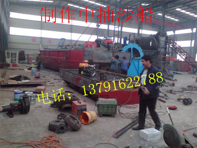 制作中的抽沙船